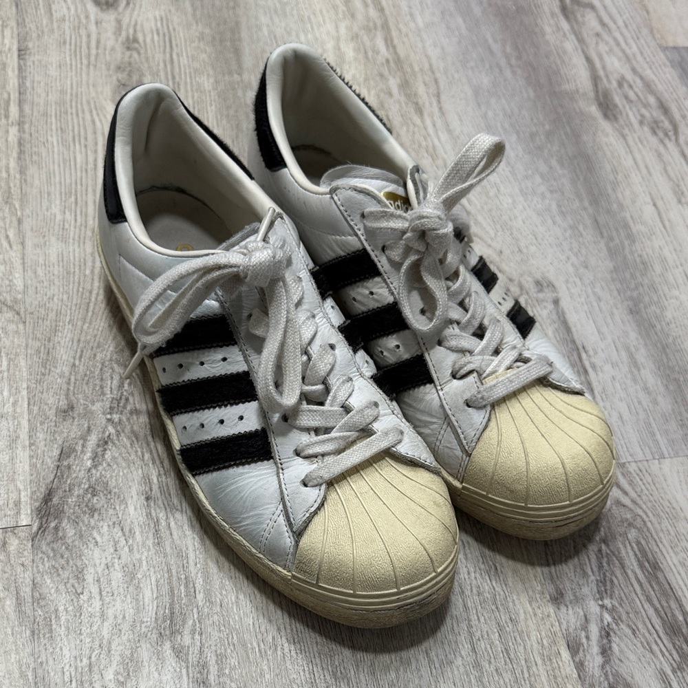 Adidas tennis shoes
